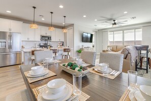 Dining - Serene Outdoor Space: Group Getaway in Maricopa! (Maricopa)