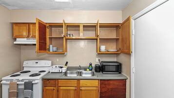 Micro-ondes, four, plaque de cuisson, lave-vaisselle