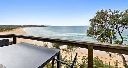 Manyana Beach Break ~ Fantastic deck and with panoramic views