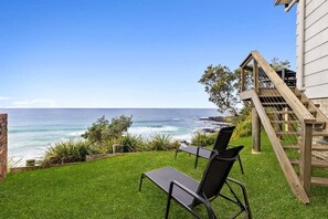 Property grounds - Manyana Beach Break ~ Fantastic deck and with panoramic views (Manyana)