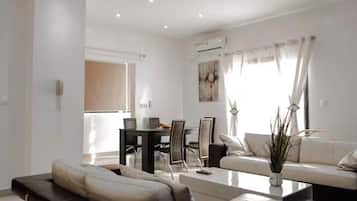 Ático familiar, vistas a la ciudad | Zona de estar