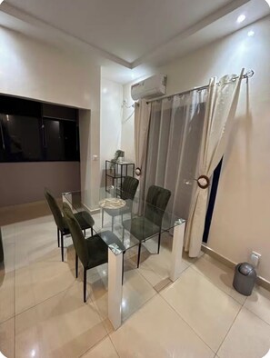 Appartement Confort, vue ville | Restauration