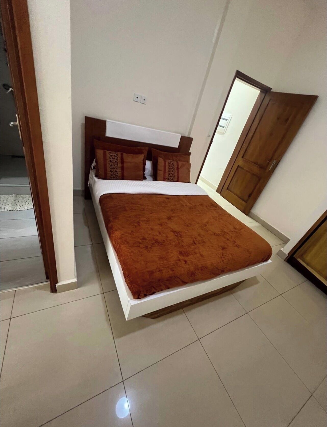 Appartement Deluxe | Chambres insonorisées, fer et planche à repasser, Wi-Fi gratuit