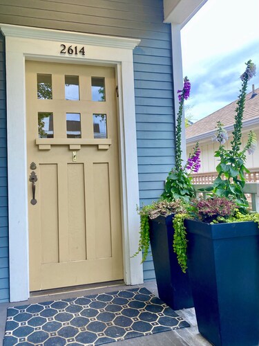 Cozy 1-bedroom cottage in tranquil Madison Valley, perfect for relaxing stays