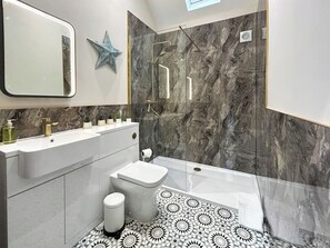 Towels - 1 bedroom accommodation in East Stoke, near Newark (East Stoke, near Newark)