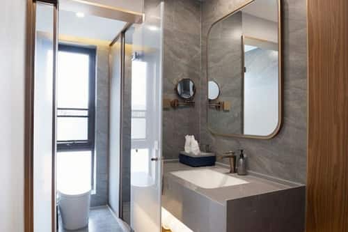 Familien-Dreibettzimmer, Stadtblick | Badezimmer