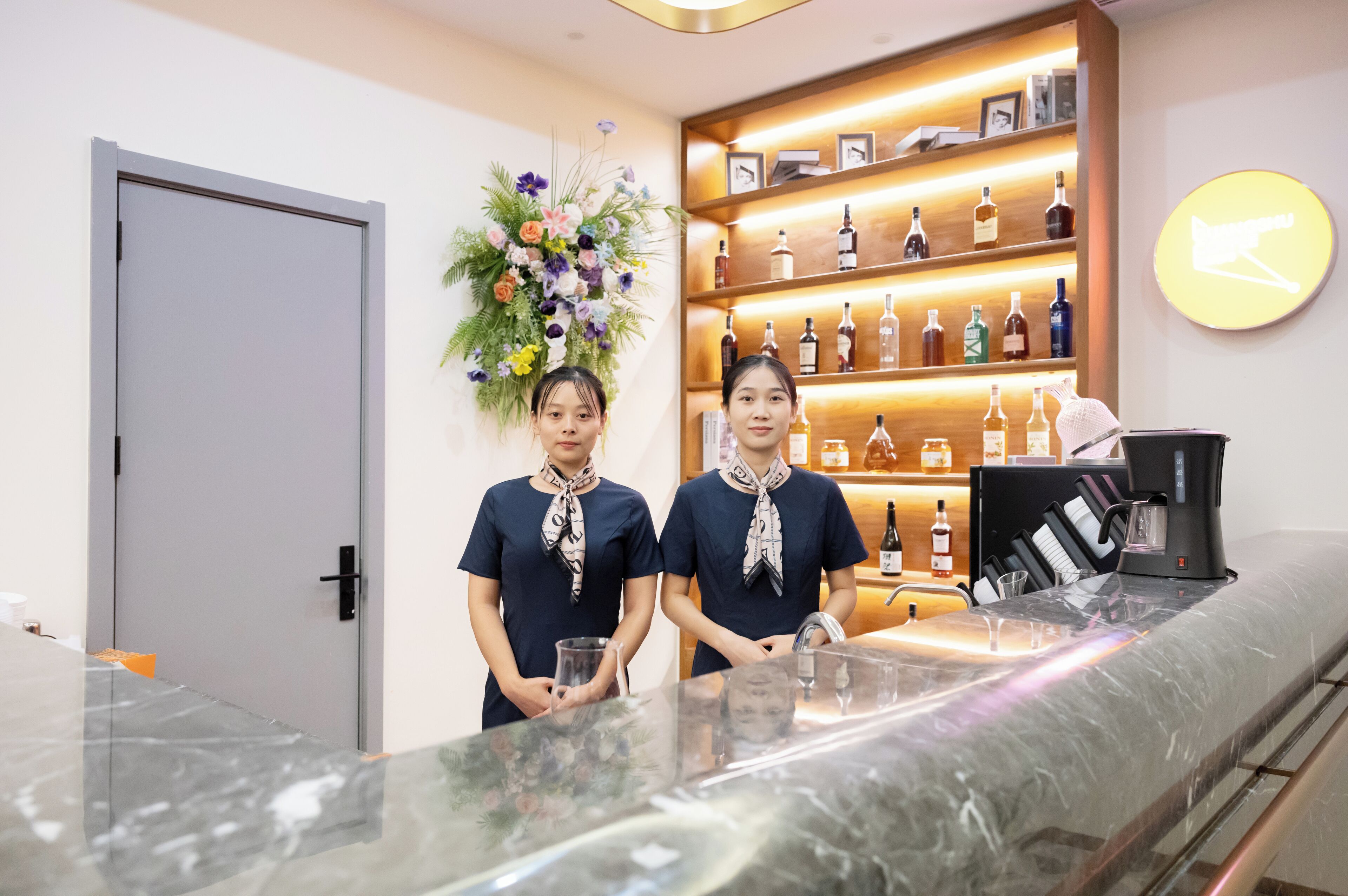 Bar (trong khuôn viên)
