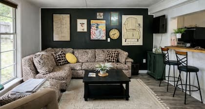 King City Suite/1Bed Downtown Walking Distance