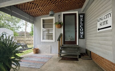 King City Suite/1Bed Downtown Walking Distance