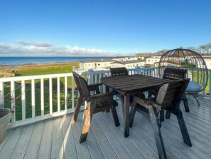 Outdoor dining - 2 bedroom accommodation in Ayr (Ayr)