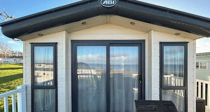 2 bedroom accommodation in Ayr