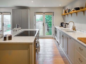 Dishwasher, high chair - 4 bedroom accommodation in St Mawes (St Mawes)