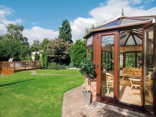 3 bedroom accommodation in Overseal