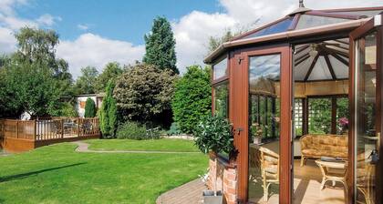 3 bedroom accommodation in Overseal