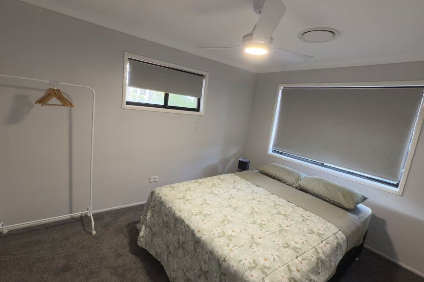 5 habitaciones, tabla de planchar con plancha, wifi y ropa de cama 