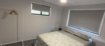 House with huge back yard and side access, 11 Beds