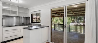 House with huge back yard and side access, 11 Beds