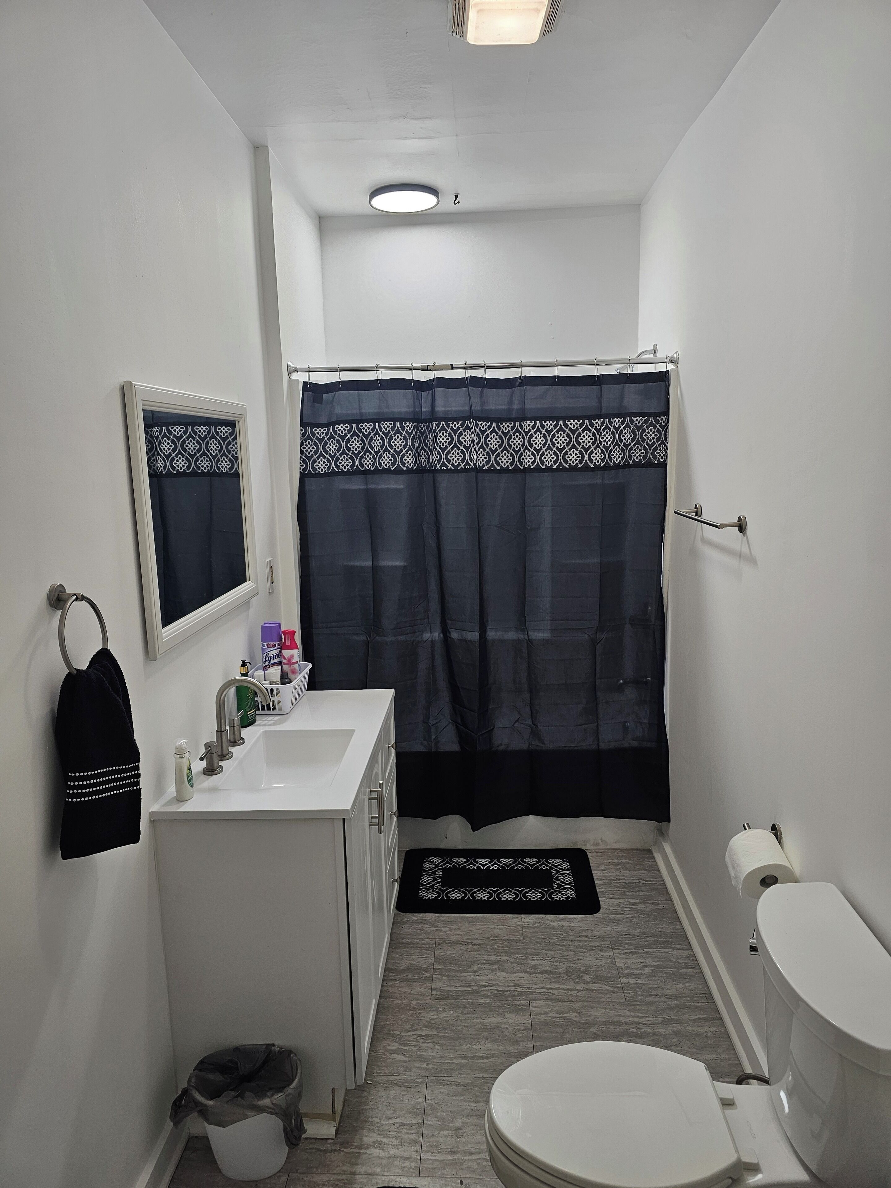 Serviettes fournies, savon, papier toilette