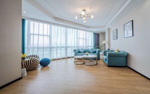 Superior-Suite, Stadtblick | Wohnbereich