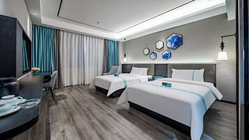 Superior Twin Room | Desk, laptop workspace, blackout drapes, soundproofing