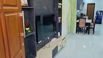 Apartment, 3 Bedrooms, Balcony, City View | Interior