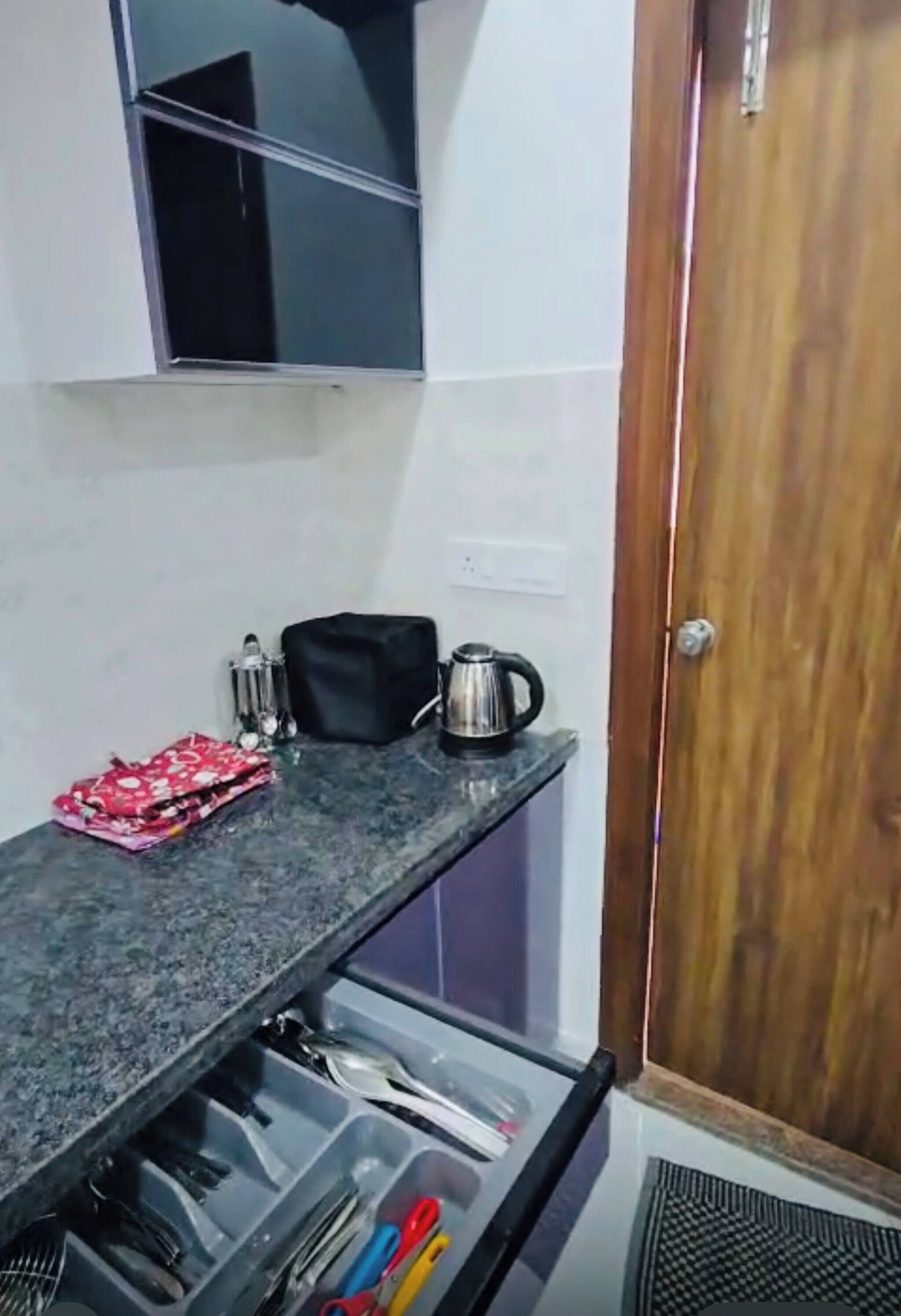 Apartment, 3 Bedrooms, Balcony, City View | Private kitchen