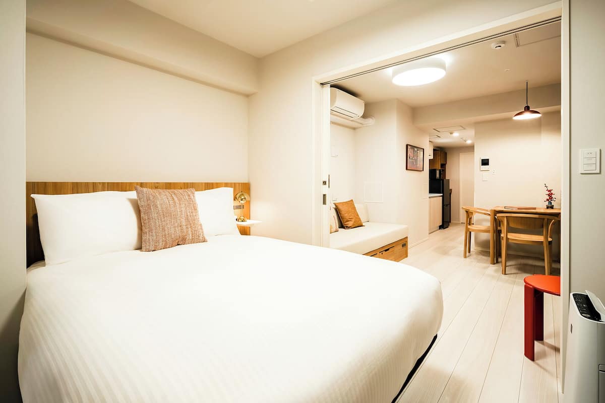 Rideaux occultants, fer et planche à repasser, Wi-Fi gratuit