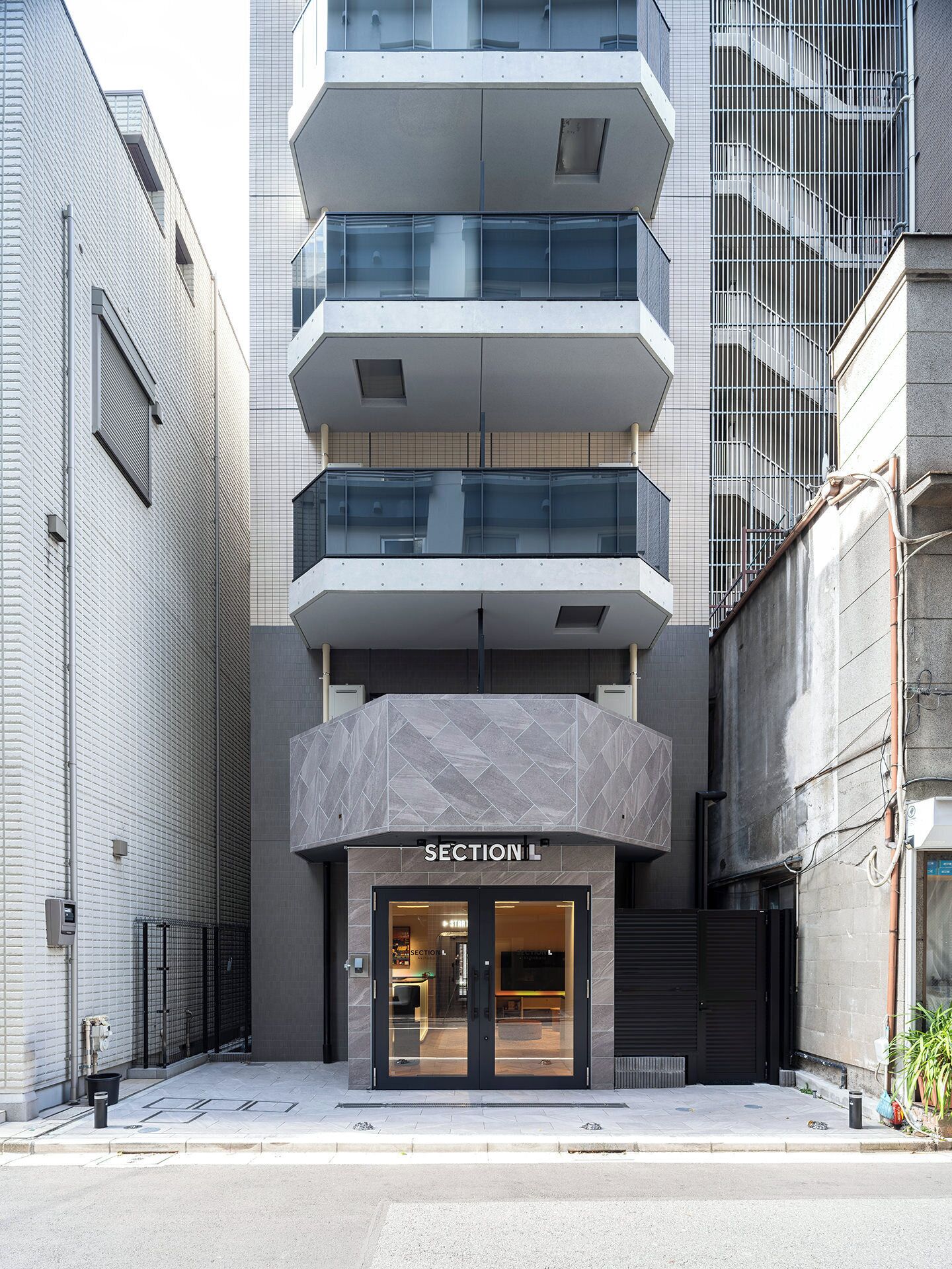 المنشأة من الخارج