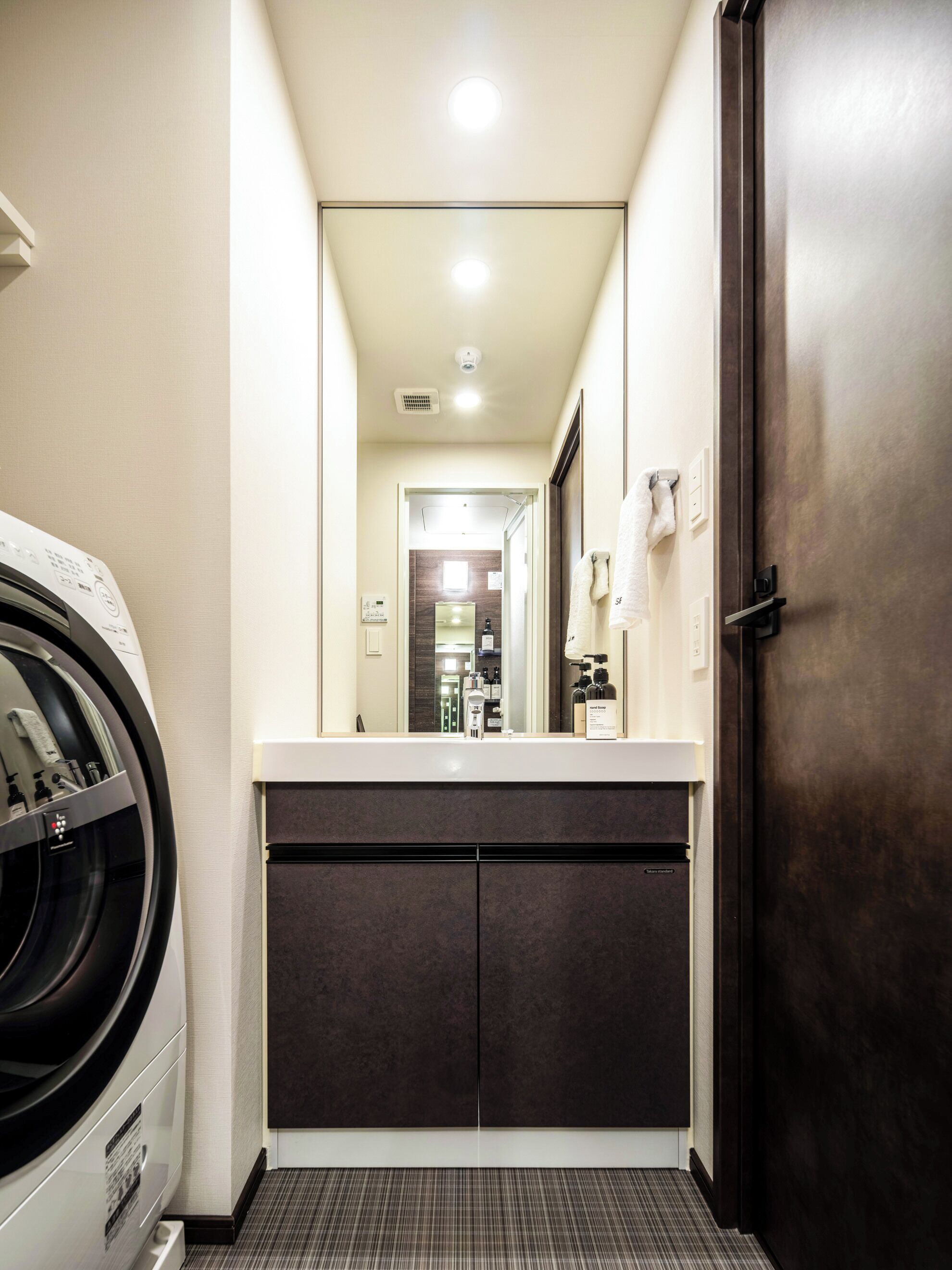 Premier One-Bedroom Apartment - Low Floor | Bathroom