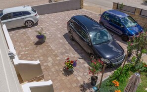 Property grounds - Holiday apartment with air conditioning (Baška)