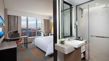 Rom – comfort | Minibar (inkludert), skrivebord og skrivebord for bærbar PC