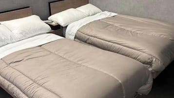 Skrivebord, wi-fi (inkludert) og sengetøy