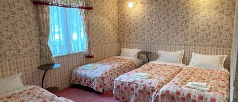 1 bedroom, WiFi (free), bed sheets