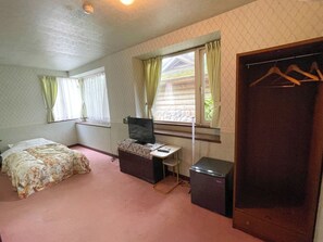 WiFi (無料)、ベッドシーツ