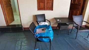 Basic Single Room, Balcony | Living area | 42-inch Smart TV with satellite channels