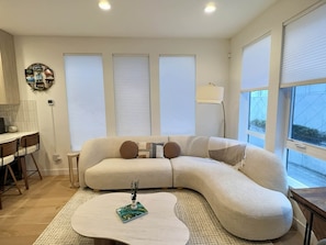 Smart TV, table football, books - Upscale Seattle retreat: lake/skyline views/stadiums/UW (Seattle)