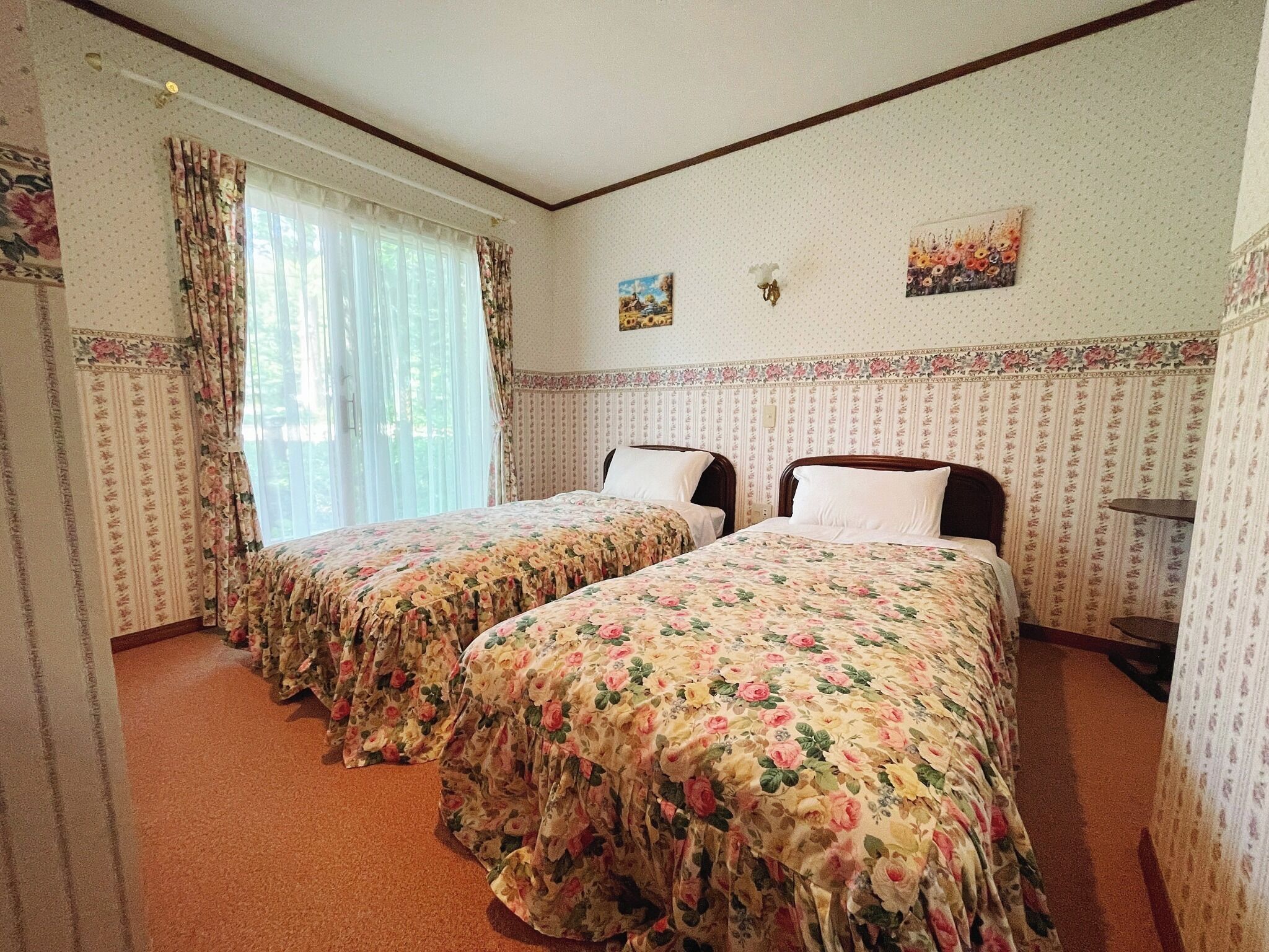 Free WiFi, bed sheets