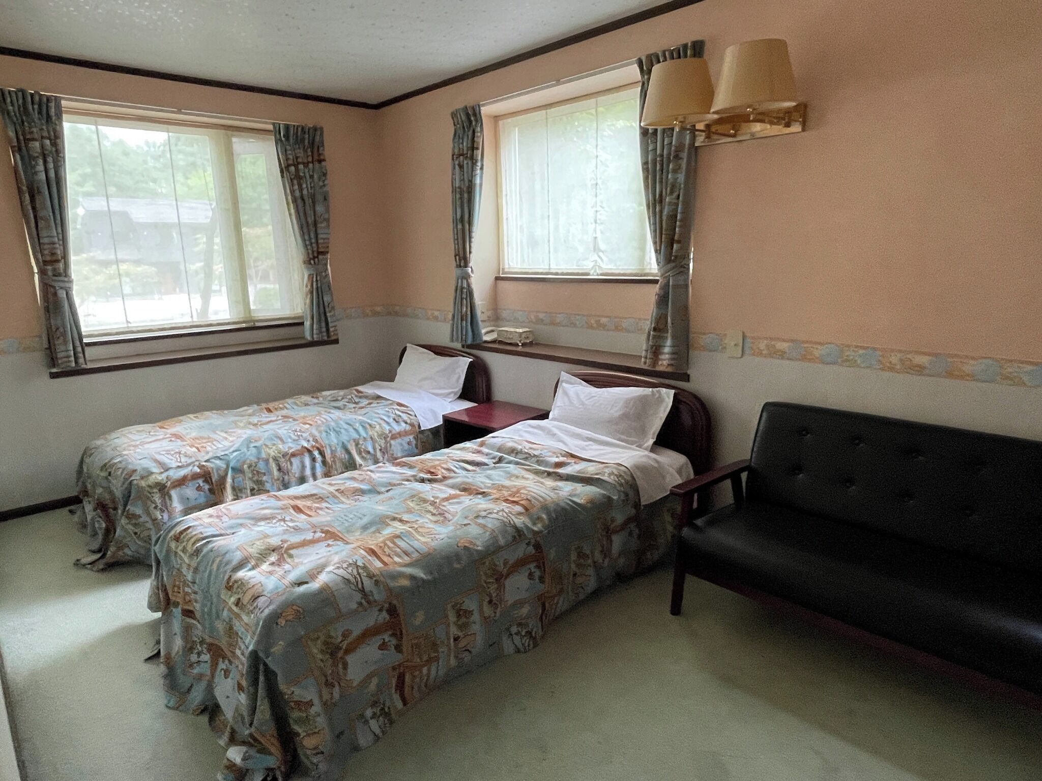 Free WiFi, bed sheets