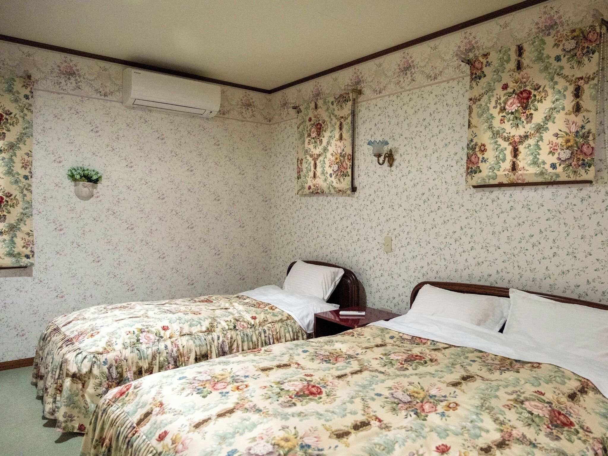 Free WiFi, bed sheets