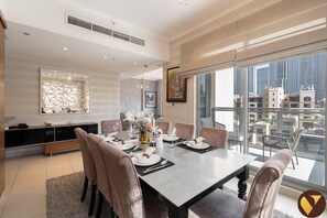 Luxury Apartment, Balcony, City View | In-room dining - Vogue| Burj Residence near Dubai Mall Burj Khalifa (Dubai)