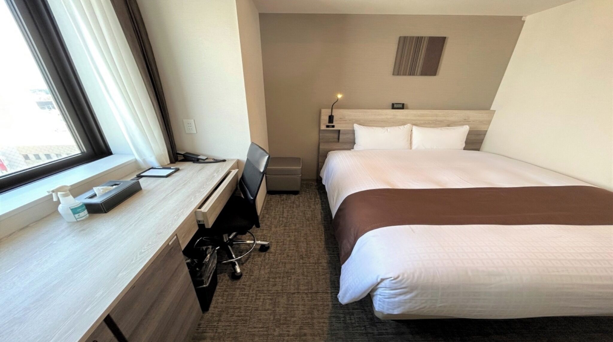 办公桌、熨斗/熨衣板、免费 WiFi、床单