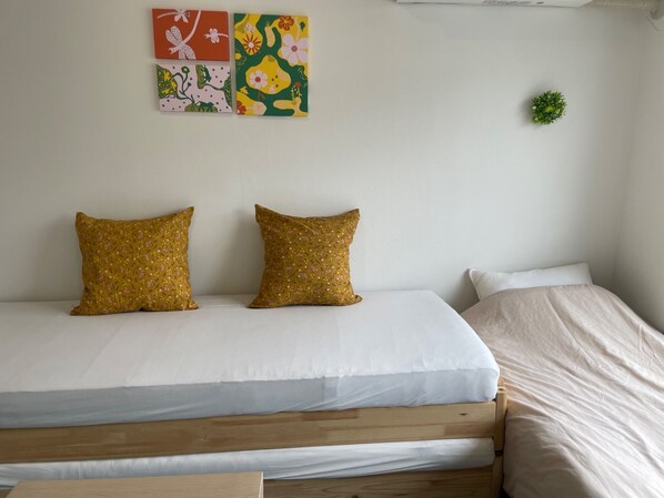 Iron/ironing board, free WiFi, bed sheets