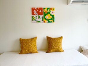 Iron/ironing board, free WiFi, bed sheets