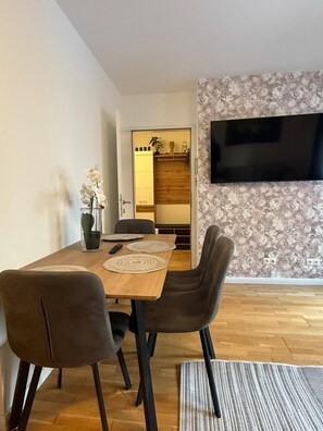 Eenvoudig appartement | Dineren