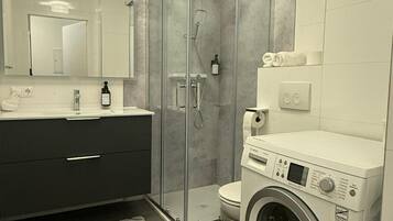 Basic Apartment | Bathroom | Shower, free toiletries, hair dryer, towels