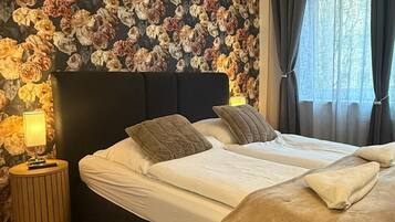 Bureau, espace de travail pour ordinateur portable