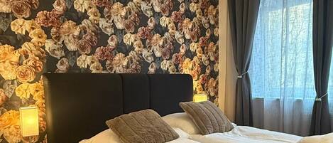 Basic Apartment | Desk, laptop workspace, iron/ironing board, free WiFi