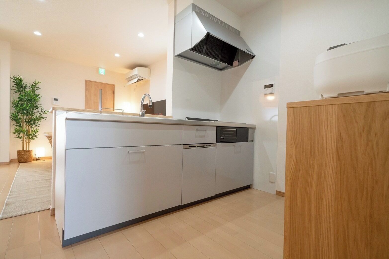 Fridge, microwave, stovetop, cookware/dishes/utensils