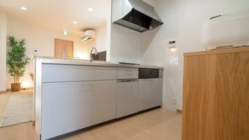 Fridge, microwave, stovetop, cookware/dishes/utensils