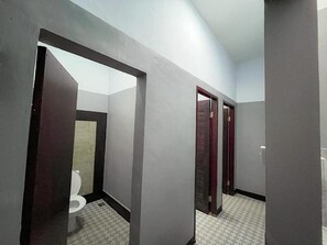 Standard Shared Dormitory | Bathroom | Shower, towels, soap, shampoo - Isyana's Family Suites Batur View by EPS (Kintamani)